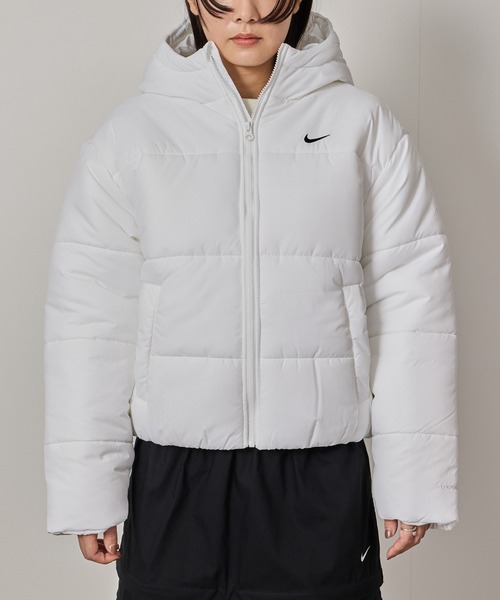 NIKE（ナイキ）の「【NIKE】クラシック パファー Therma-FIT ルーズ フーデッド ウィメンズ ジャケット（ダウンジャケット/コート・レディース・ホワイト/ブラック・M/L）」の12枚目の写真