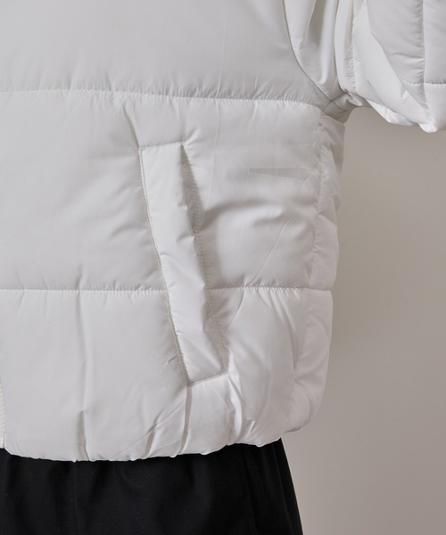 NIKE（ナイキ）の「【NIKE】クラシック パファー Therma-FIT ルーズ フーデッド ウィメンズ ジャケット（ダウンジャケット/コート・レディース・ホワイト/ブラック・M/L）」の18枚目の写真