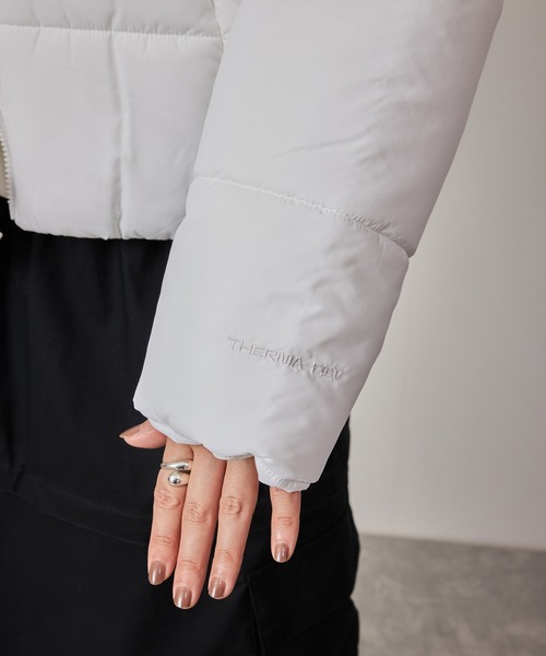 NIKE（ナイキ）の「【NIKE】クラシック パファー Therma-FIT ルーズ フーデッド ウィメンズ ジャケット（ダウンジャケット/コート・レディース・ホワイト/ブラック・M/L）」の19枚目の写真