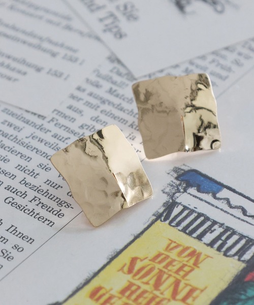 niko and...（ニコアンド）の「メタルスクエアイヤリング（イヤリング・レディース・グレー/イエロー・0）」の2枚目の写真