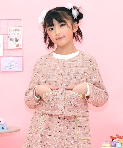 Bee des Bee(ビーデスビー)の「【セットアップ可能】ツイードノーカラージャケット(ノーカラージャケット・キッズ・ピンク/ブラック/ホワイト・130cm/120cm/110cm/100cm/150cm/140cm)」の3枚目の写真