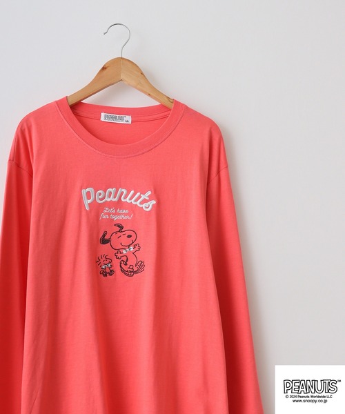 PEANUTS(ピーナッツ)の「PEANUTS ゴールド刺繍Tシャツ(Tシャツ/カットソー・メンズ・オレンジ系/ネイビー/チャコール/ホワイト系/カーキ/オフホワイト・M/L/LL)」の6枚目の写真