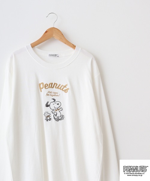PEANUTS(ピーナッツ)の「PEANUTS ゴールド刺繍Tシャツ(Tシャツ/カットソー・メンズ・オレンジ系/ネイビー/チャコール/ホワイト系/カーキ/オフホワイト・M/L/LL)」の2枚目の写真
