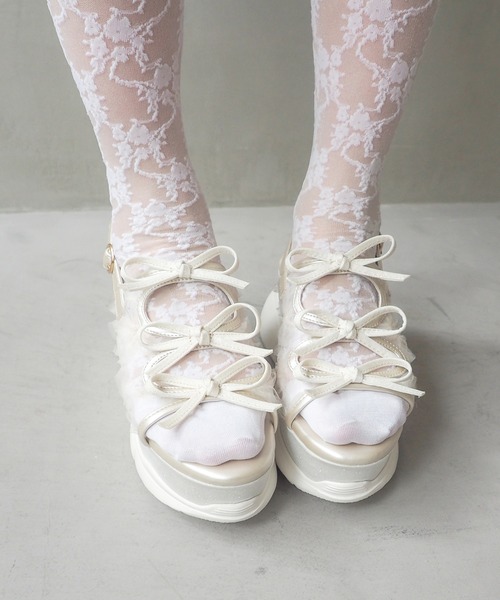 byあしながおじさん（バイアシナガオジサン）の「厚底グリッターリボンサンダル　8990007（サンダル・レディース・ピンク/ブラック/アイボリー/シルバー/ライトブルー/ピンクベージュ/ブラック系その他/オフホワイト・S/M/L/LL）」の2枚目の写真