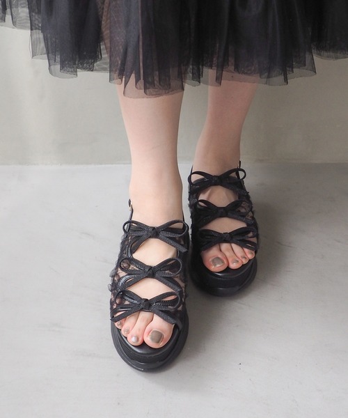 byあしながおじさん（バイアシナガオジサン）の「厚底グリッターリボンサンダル　8990007（サンダル・レディース・ピンク/ブラック/アイボリー/シルバー/ライトブルー/ピンクベージュ/ブラック系その他/オフホワイト・S/M/L/LL）」の17枚目の写真