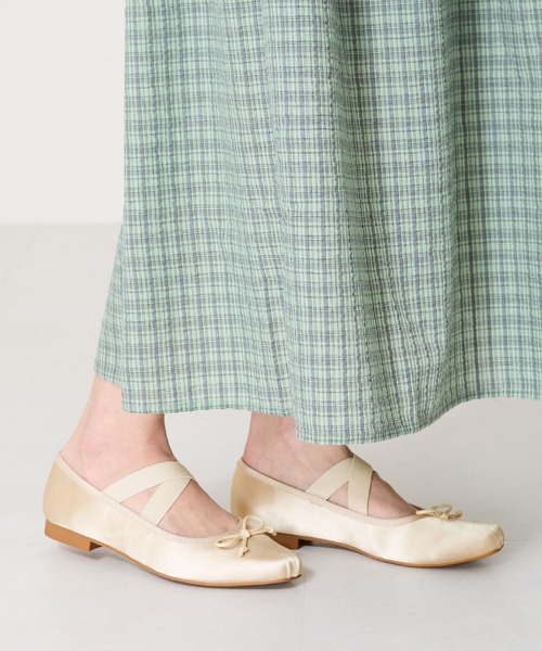 ORiental TRaffic(オリエンタルトラフィック)の「ゴムベルトサテンバレエシューズ 51113(バレエシューズ・レディース・ブラック/ブルー/ベージュ・40/38/39/41/42/35/36/37/34)」の4枚目の写真