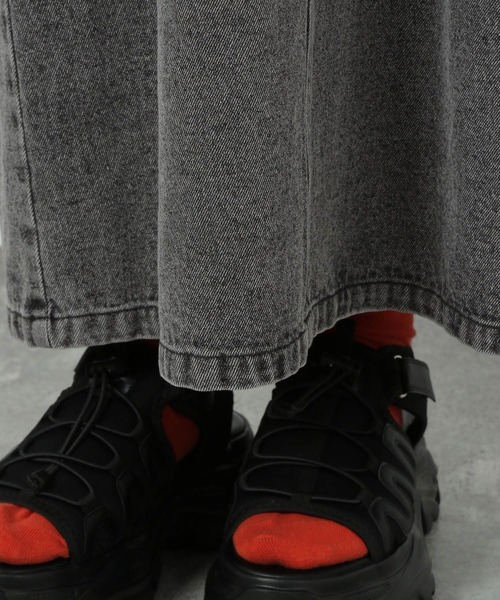 LAKOLE（ラコレ）の「2WAYデニムジャンスカ / 290786（ジャンパースカート・レディース・ブラック/ブルー・MEDIUM/LARGE）」の12枚目の写真