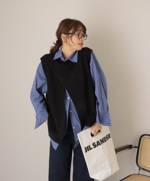 LAULEN（ローレン）の「slit design lib knit vest /スリット入りリブニット オーバーサイズ ベスト（ベスト・レディース・ベージュ/オートミール/ブラック・FREE）」の4枚目の写真