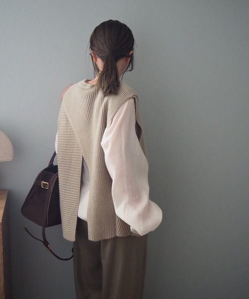 LAULEN（ローレン）の「slit design lib knit vest /スリット入りリブニット オーバーサイズ ベスト（ベスト・レディース・ベージュ/オートミール/ブラック・FREE）」の13枚目の写真
