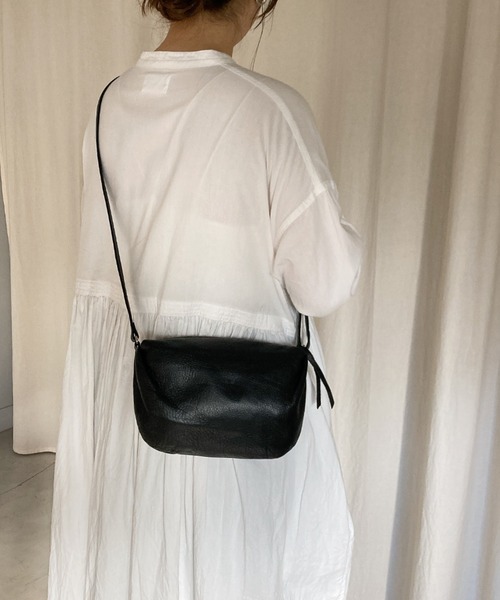 TIDEWAY（タイドウェイ）の「MASSU PLUMP SHOULDER（ショルダーバッグ・レディース・ブラック/グレー/カーキ/ブルー/レモンイエロー・FREE）」の17枚目の写真