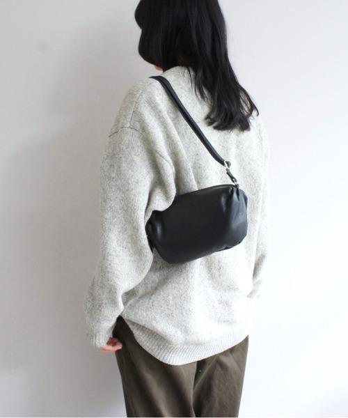 TIDEWAY（タイドウェイ）の「MASSU PLUMP SHOULDER（ショルダーバッグ・レディース・ブラック/グレー/カーキ/ブルー/レモンイエロー・FREE）」の13枚目の写真