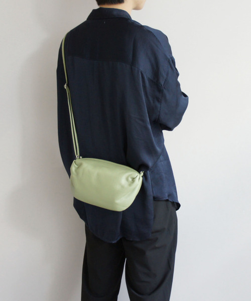 TIDEWAY（タイドウェイ）の「MASSU PLUMP SHOULDER（ショルダーバッグ・レディース・ブラック/グレー/カーキ/ブルー/レモンイエロー・FREE）」の15枚目の写真