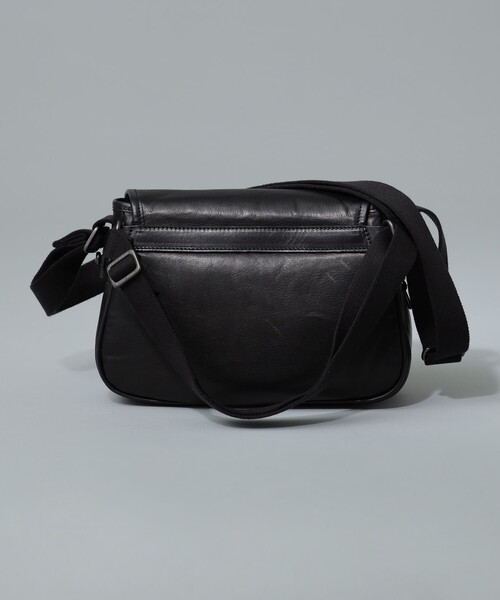 Hunting World(ハンティングワールド)の「HUNTING WORLD / レザー キャリーオール S(トートバッグ・メンズ・ブラック・ONE SIZE)」の4枚目の写真