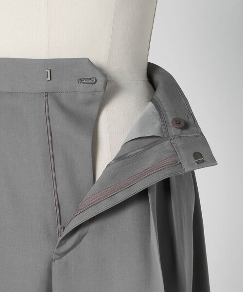 LOEFF（ロエフ）の「＜LOEFF＞ギャバジン  バギーパンツ（その他パンツ・レディース・ブラック/グレー・0/1/00）」の4枚目の写真