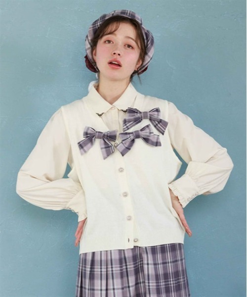 axes femme(アクシーズファム)の「チェックリボンブローチベスト(ニット/セーター・レディース・ブラック/キナリ/ネイビー・FREE)」の1枚目の写真