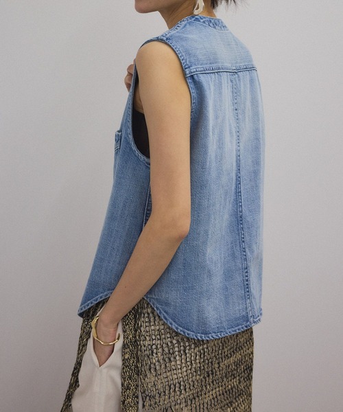 RED CARD TOKYO(レッドカード)の「【RED CARD TOKYO(レッドカードトーキョー)for SALON】別注GILET blouse / デニムジレベスト(ベスト・レディース・ブルー系その他6・FREE)」の2枚目の写真