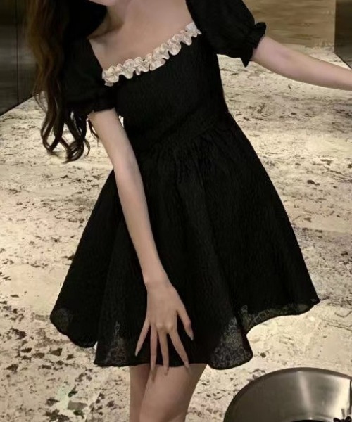 Mejoul(メジュール)の「スクエアネックバッグオープン リボンワンピース(ワンピース・レディース・ブラック・M/L)」の8枚目の写真