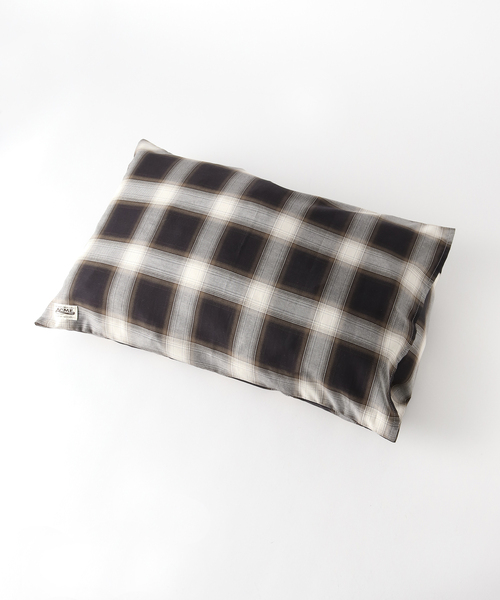 ACME FURNITURE(アクメファニチャー)の「OMBRE CHECK PILLOW CASE 43x63 ピローケース(インテリア雑貨・レディース・ブラウン・FREE)」の2枚目の写真