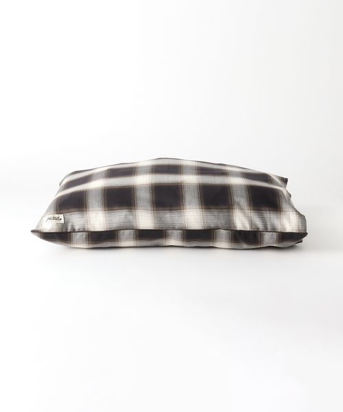ACME FURNITURE(アクメファニチャー)の「OMBRE CHECK PILLOW CASE 43x63 ピローケース(インテリア雑貨・レディース・ブラウン・FREE)」の3枚目の写真