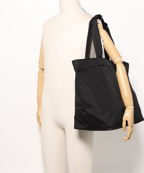 maison vert(メゾンヴェール)の「【CORDURA re/cor生地使用】コーデュラ撥水ビッグトート キャリーオンベルト付き(トートバッグ・レディース・ブラック・FREE)」の5枚目の写真