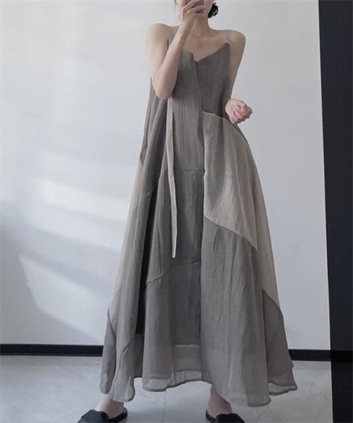 FREE STYLISTS(フリー スタイリスト)の「バイカラー切り替えマキシキャミワンピース(ワンピース・レディース・ベージュ系/グレー系・L/M)」の3枚目の写真