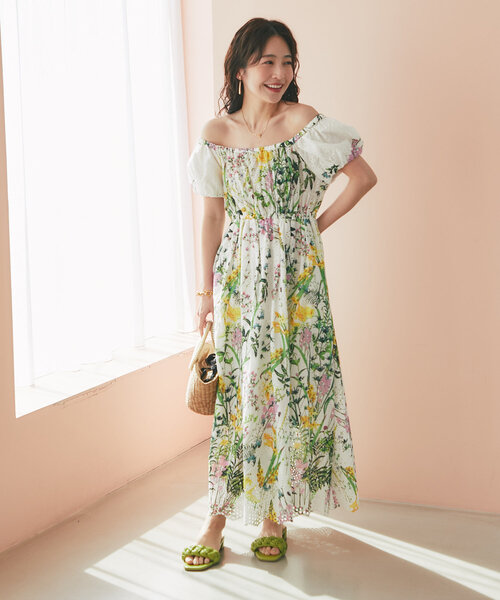 La boutique BonBon（ラブティックボンボン）の「【最強着映え】エンブロイダリーフラワープリントワンピース（ワンピース・レディース・オフホワイト/ネイビー・38/36）」の18枚目の写真