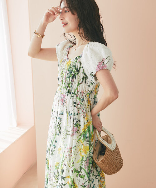 La boutique BonBon（ラブティックボンボン）の「【最強着映え】エンブロイダリーフラワープリントワンピース（ワンピース・レディース・オフホワイト/ネイビー・38/36）」の16枚目の写真