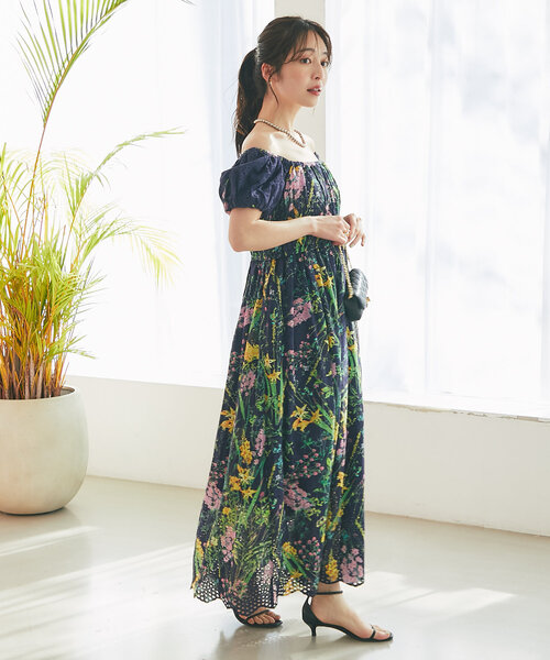 La boutique BonBon（ラブティックボンボン）の「【最強着映え】エンブロイダリーフラワープリントワンピース（ワンピース・レディース・オフホワイト/ネイビー・38/36）」の10枚目の写真