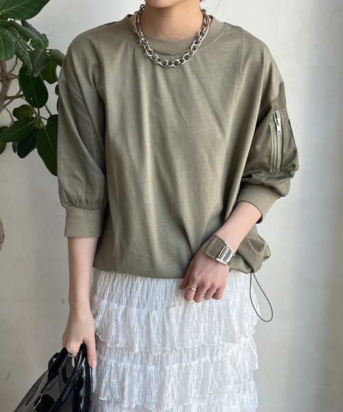 DouDou(ドゥドゥ)の「【WEB限定】MA1ポケット切替プルオーバー(Tシャツ/カットソー・レディース・ブラック/カーキ/オフホワイト・FREE)」の2枚目の写真