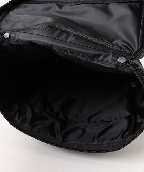 JEANS MATE(ジーンズメイト)の「【Dual Master/デュアルマスター】ターポリンスクエアバックパック(バックパック/リュック・メンズ・ブラック/シルバー・FREE)」の3枚目の写真