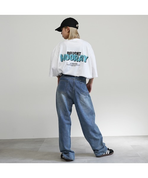 BASIS(ベイシス)の「バックデライトロゴ ビッグシルエット ユニセックス Tシャツ(Tシャツ/カットソー・レディース・ホワイト×グリーン/ホワイト×ブルー/ホワイト×ピンク・MEDIUM/LARGE)」の14枚目の写真