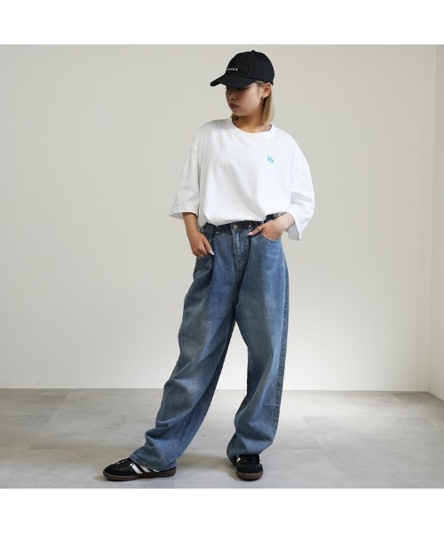 BASIS(ベイシス)の「バックデライトロゴ ビッグシルエット ユニセックス Tシャツ(Tシャツ/カットソー・レディース・ホワイト×グリーン/ホワイト×ブルー/ホワイト×ピンク・MEDIUM/LARGE)」の16枚目の写真