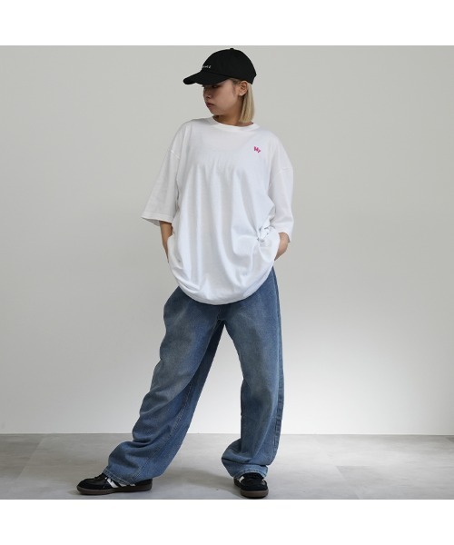 BASIS(ベイシス)の「バックデライトロゴ ビッグシルエット ユニセックス Tシャツ(Tシャツ/カットソー・レディース・ホワイト×グリーン/ホワイト×ブルー/ホワイト×ピンク・MEDIUM/LARGE)」の7枚目の写真