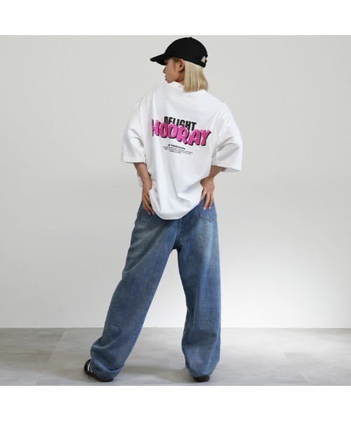 BASIS(ベイシス)の「バックデライトロゴ ビッグシルエット ユニセックス Tシャツ(Tシャツ/カットソー・レディース・ホワイト×グリーン/ホワイト×ブルー/ホワイト×ピンク・MEDIUM/LARGE)」の8枚目の写真