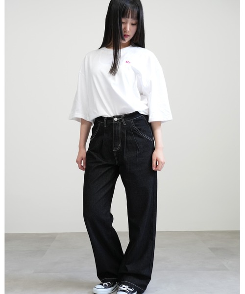 BASIS(ベイシス)の「バックデライトロゴ ビッグシルエット ユニセックス Tシャツ(Tシャツ/カットソー・レディース・ホワイト×グリーン/ホワイト×ブルー/ホワイト×ピンク・MEDIUM/LARGE)」の11枚目の写真