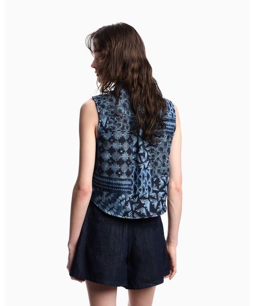 EMPORIO ARMANI（エンポリオアルマーニ）の「【エンポリオ アルマーニ】ハイライズ ショートパンツ J77 デニム プリントサッシュ（デニムパンツ・レディース・インディゴブルー・28inch/25inch/26inch）」の2枚目の写真