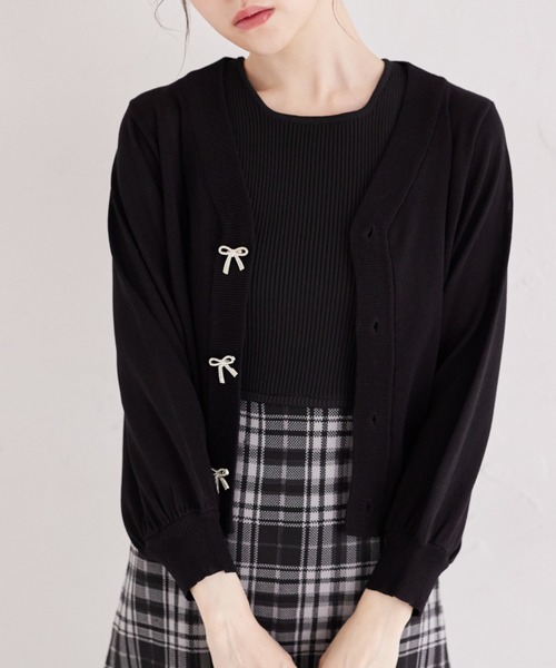 tocco closet(トッコ クローゼット)の「取り外し可能なビジューリボン付きカーディガン(カーディガン/ボレロ・レディース・ブラック/ホワイト/ピンク・M)」の11枚目の写真