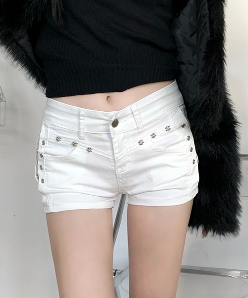 d.i.a. ショートパンツ ホワイト リング付き セール】【スタイル盛れ確定！】スカルスタッズ付き サイドアイレット