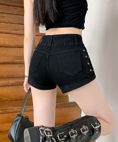d.i.a スタッズ付きデニムショートパンツ　新品タグ付き セール】スカルスタッズ付き ハイウエスト デザインデニム