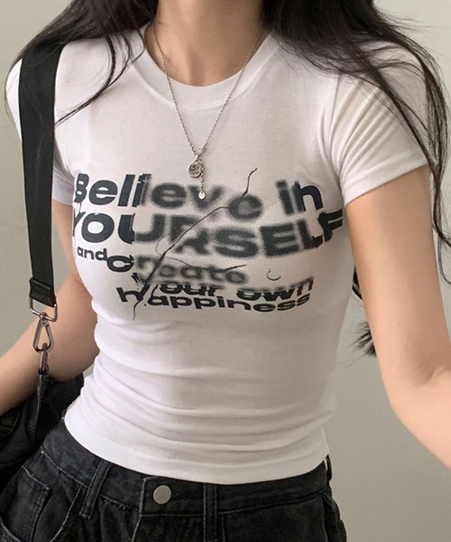 HALEY PESCA(ヘーリーペスカ)の「HALEY PESCA/フロントロゴ グラフィックプリントTシャツ(Tシャツ/カットソー・レディース・ブラック/ホワイト・SMALL/MEDIUM)」の2枚目の写真