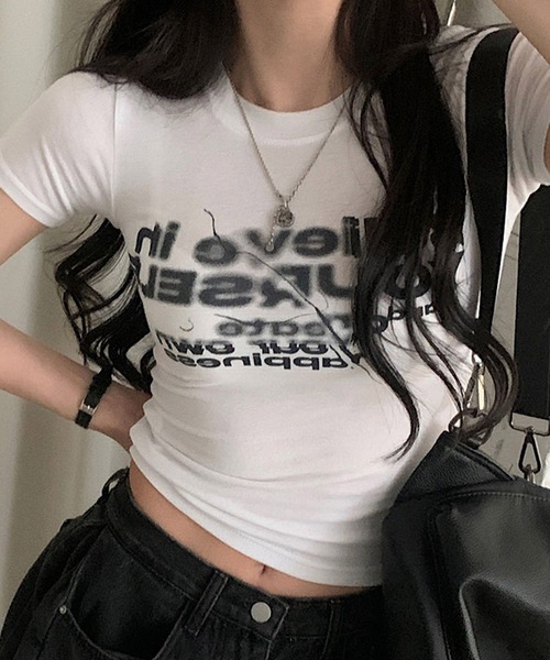 HALEY PESCA(ヘーリーペスカ)の「HALEY PESCA/フロントロゴ グラフィックプリントTシャツ(Tシャツ/カットソー・レディース・ブラック/ホワイト・SMALL/MEDIUM)」の3枚目の写真