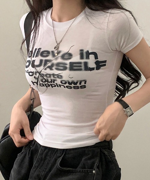 HALEY PESCA(ヘーリーペスカ)の「HALEY PESCA/フロントロゴ グラフィックプリントTシャツ(Tシャツ/カットソー・レディース・ブラック/ホワイト・SMALL/MEDIUM)」の4枚目の写真
