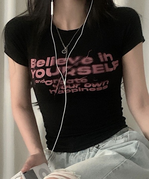 HALEY PESCA(ヘーリーペスカ)の「HALEY PESCA/フロントロゴ グラフィックプリントTシャツ(Tシャツ/カットソー・レディース・ブラック/ホワイト・SMALL/MEDIUM)」の10枚目の写真