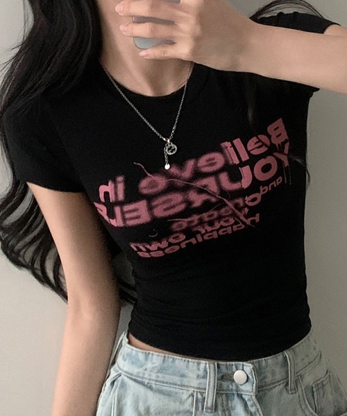 HALEY PESCA(ヘーリーペスカ)の「HALEY PESCA/フロントロゴ グラフィックプリントTシャツ(Tシャツ/カットソー・レディース・ブラック/ホワイト・SMALL/MEDIUM)」の11枚目の写真