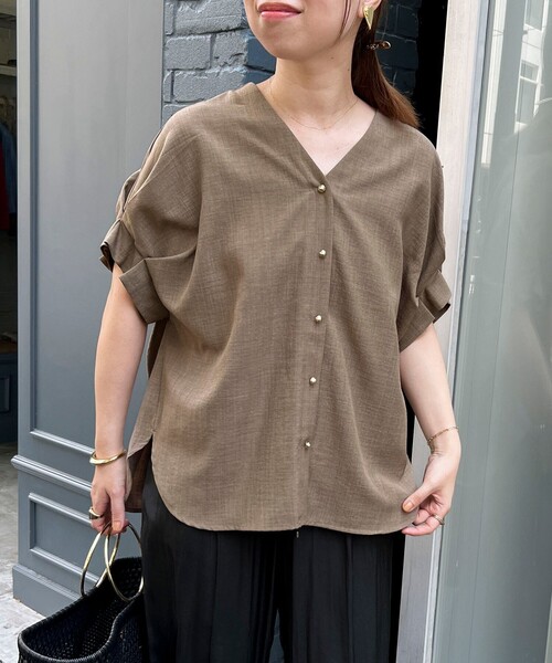 MICO COULIER(ミコクリエ)の「サップタンブラーシャツ(シャツ/ブラウス・レディース・キャメル/ラベンダー/チャコールグレー/グレイッシュベージュ・38)」の4枚目の写真