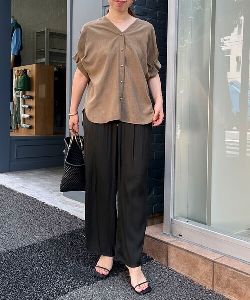 MICO COULIER(ミコクリエ)の「サップタンブラーシャツ(シャツ/ブラウス・レディース・キャメル/ラベンダー/チャコールグレー/グレイッシュベージュ・38)」の5枚目の写真