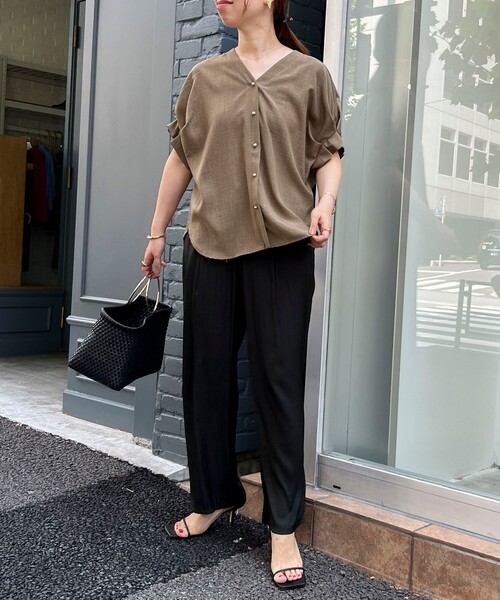 MICO COULIER(ミコクリエ)の「サップタンブラーシャツ(シャツ/ブラウス・レディース・キャメル/ラベンダー/チャコールグレー/グレイッシュベージュ・38)」の6枚目の写真