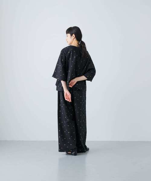 新品タグ付◆ かぐれ 小花刺繍イージーパンツ　ブラック　DOORS かぐれ（カグレ）の「小花刺繍イージーパンツ（その他パンツ