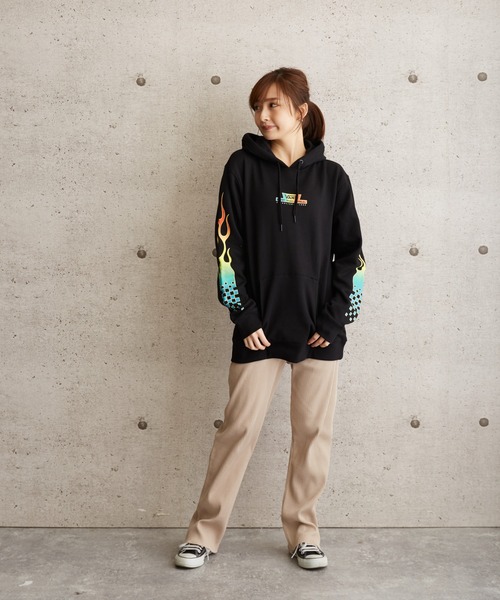 B'day(ビーデイ)の「VANS M GLOW FLAME プルPK VN0A541BBLK(パーカー・メンズ・ブラック・X-SMALL)」の4枚目の写真