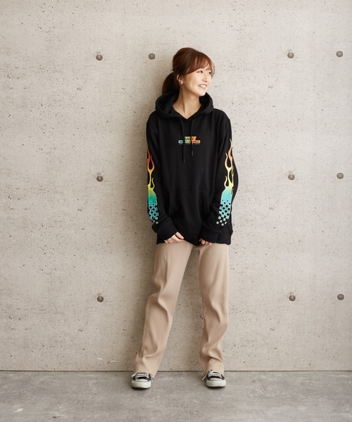 B'day(ビーデイ)の「VANS M GLOW FLAME プルPK VN0A541BBLK(パーカー・メンズ・ブラック・X-SMALL)」の5枚目の写真